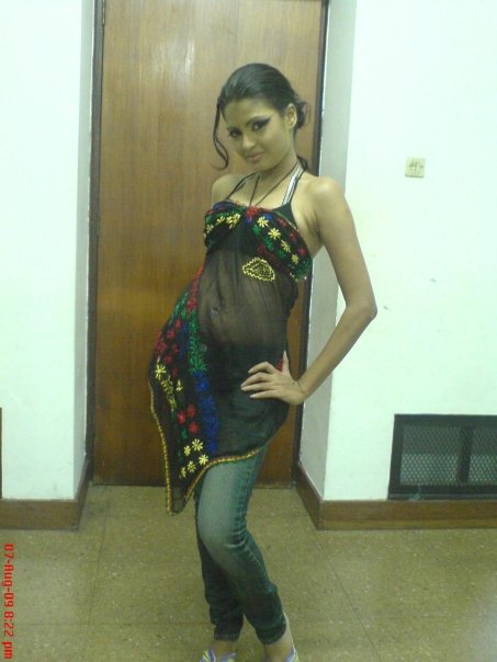 Sri Lankan Hot And Sexy Home Made Girls Picture